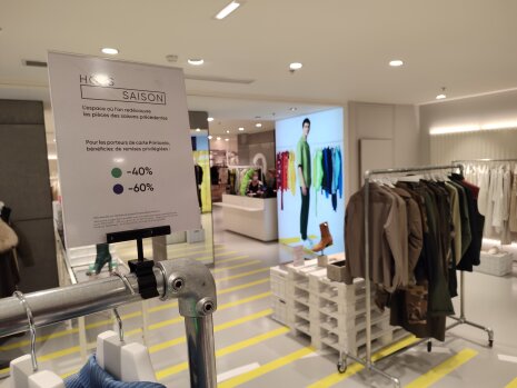 Hors Saison propose une remise de 40 à 50% sur des anciennes collections. - ©&amp;#160;Républik Retail