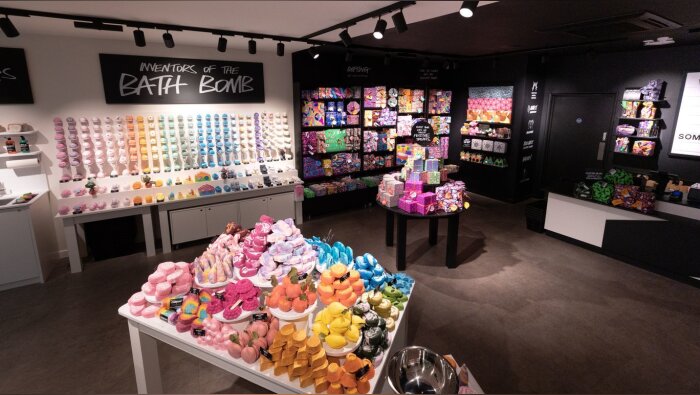 Chaque univers Lush dispose désormais d’une identité visuelle propre. - © Lush