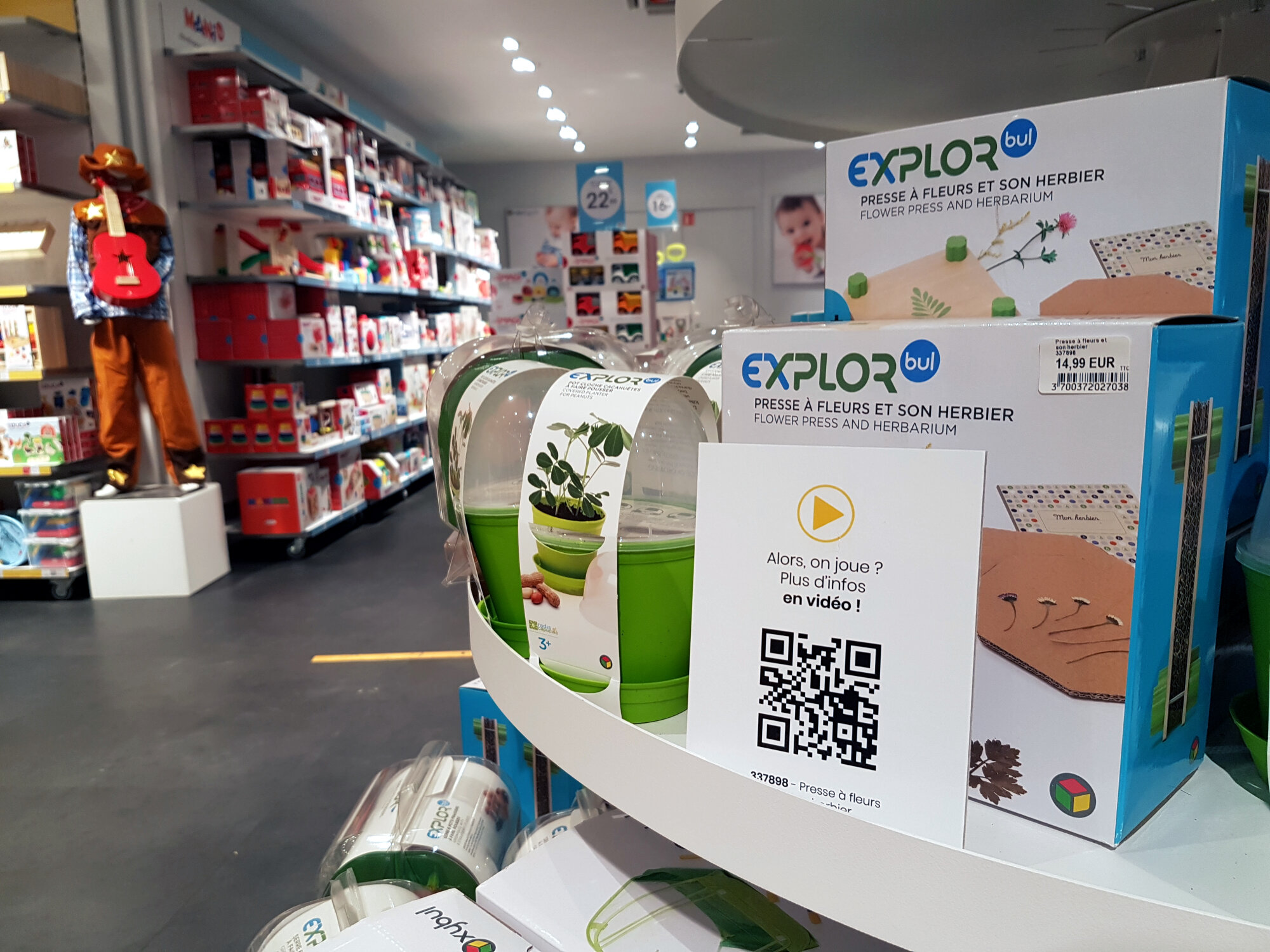 Pas d’écran, Oxybul mise sur les QR code pour que les clients accèdent à plus de contenu. - © CC / Républik Retail