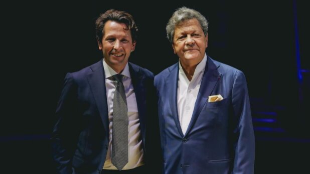 Jean-Baptiste Thélot (g.) prendra la succession de son père Patrick (d.) en septembre 2025. - © D.R.