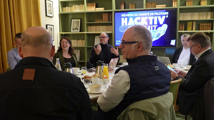 Le comité de pilotage de l’Hacktiv’Summit 2026 lors de sa réunion.  - © Républik