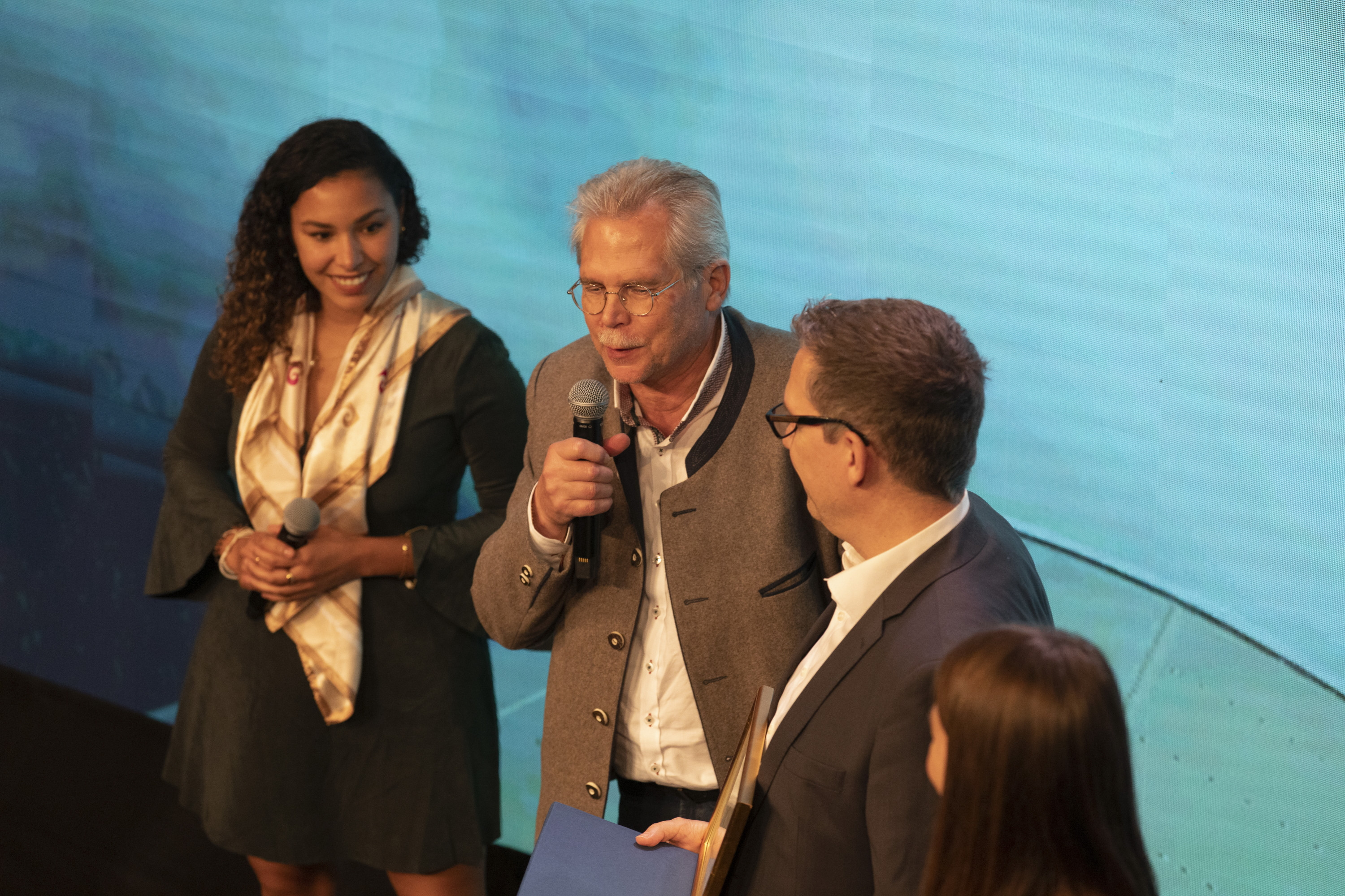 Remise trophée à GO4IOT