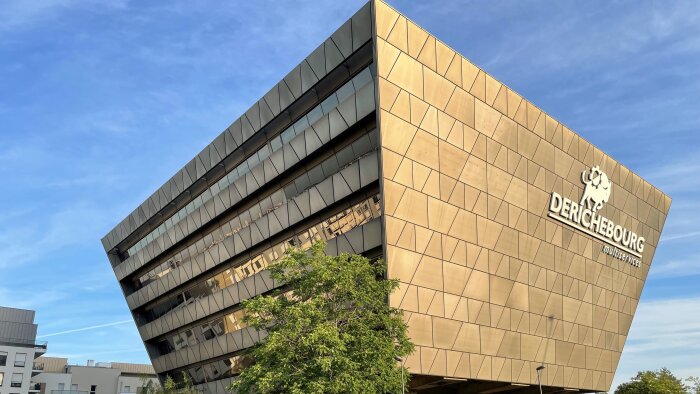 La Pyramide inversée de Créteil, siège social de Derichebourg Multiservices. - © D.R.