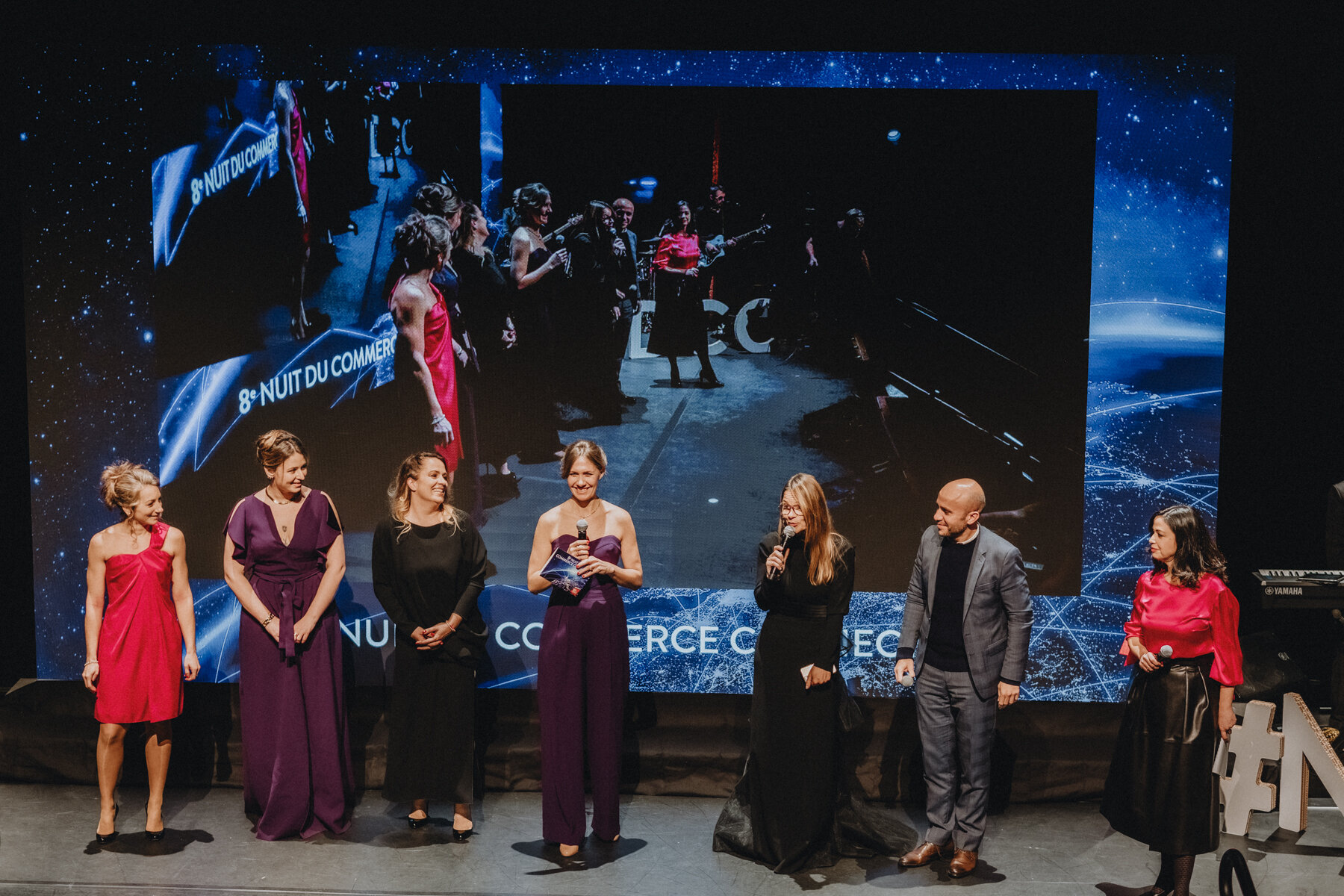 Céline Levoyer, Mélany Blanchard, Delphine Iacovelli-Goupy, Jade Sauzet (Républik Retail) Anne-Laure Couplet (Burton Paul Ka), Rami Baitiéh (Carrefour) et Clotilde Chenevoy (Républik Retail Le Média) lors de la 8e Nuit du Commerce Connecté. - © MANUEL ABELLA