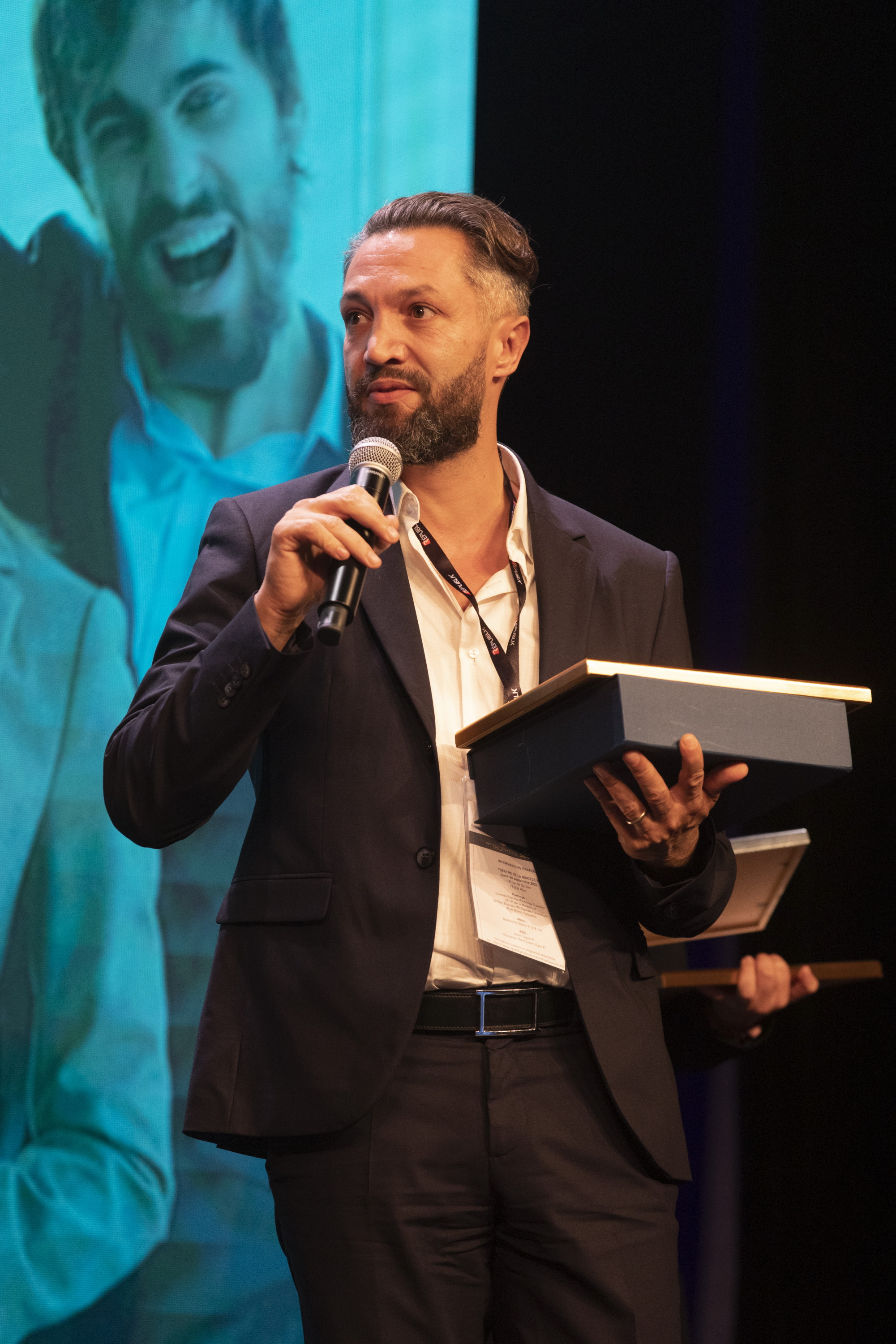 Remise trophée à NEOAXESS