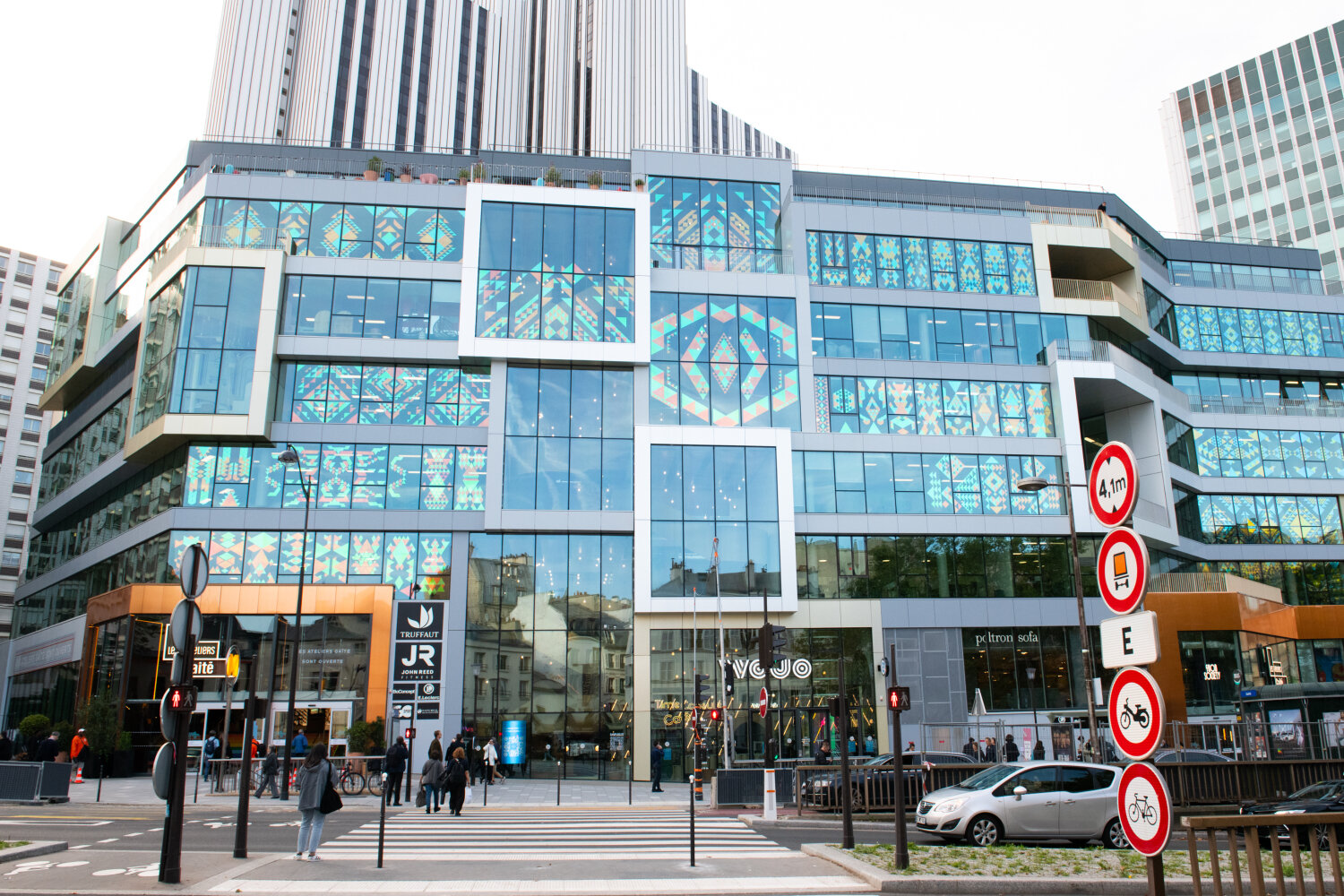 Tous les abords du centre commercial ont été repensé pour faciliter la circulation des flux. - © URW