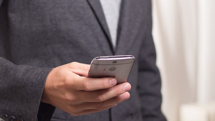 En France, le marché du smartphone d’occasion pèse 1,2 milliard d’euros, en hausse de 15 % en un an. - © D.R.