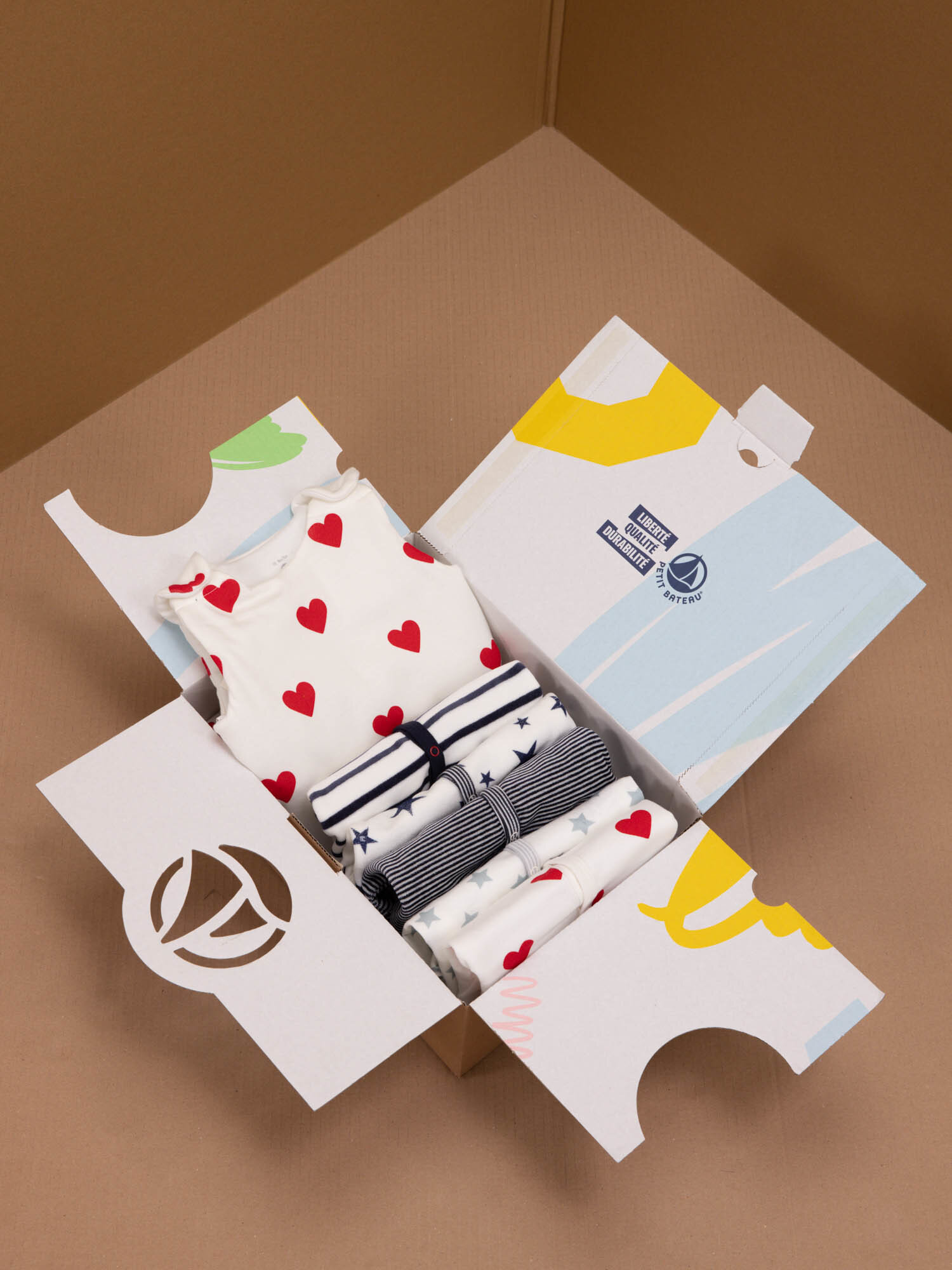 Petit Bateau propose des box toute prêtes mais les clients peuvent aussi choisir de personnaliser les pièces qu’elles recevront. - © Petit Bateau