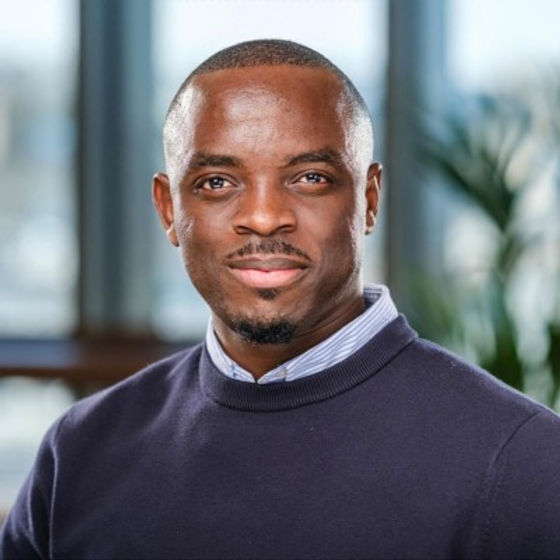 Portrait de Roslin Mienagata, nouveau Operations Director chez Boston Consulting Group, spécialisé en gestion immobilière et facility management.