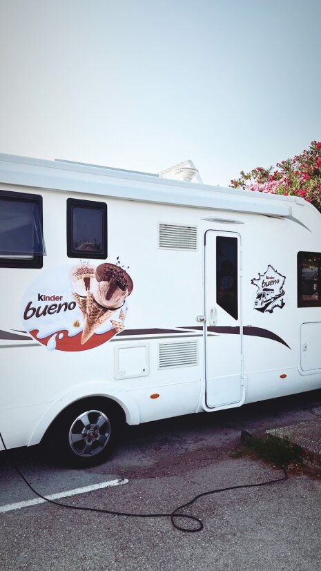 Le camping-car - ©&amp;#160;Kinder Bueno x Inoxtag
