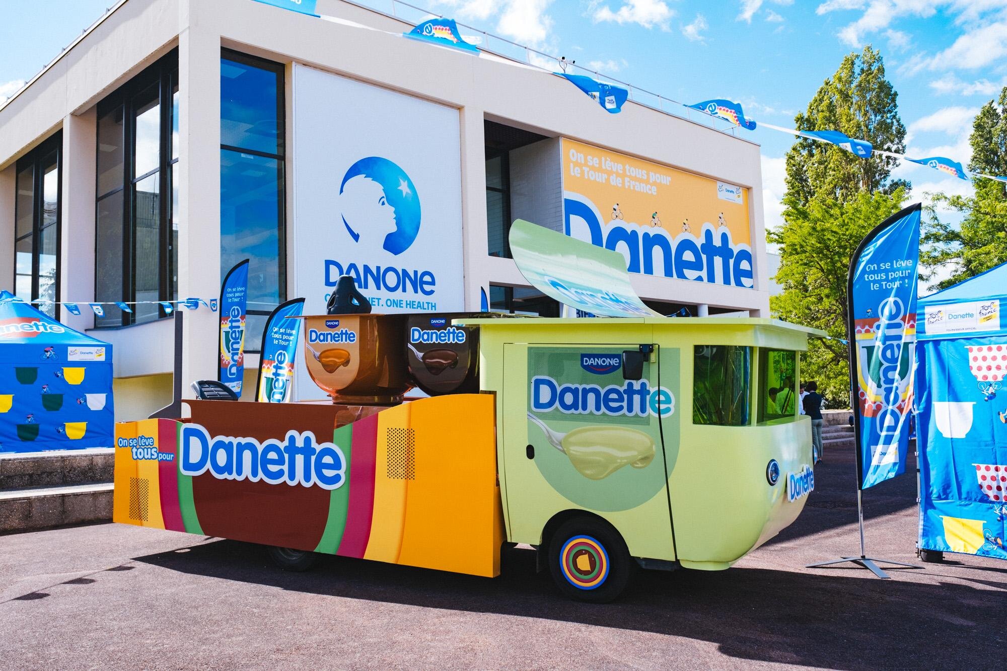 4 véhicules composent la caravane Danette du Tour 2026 - © Danone
