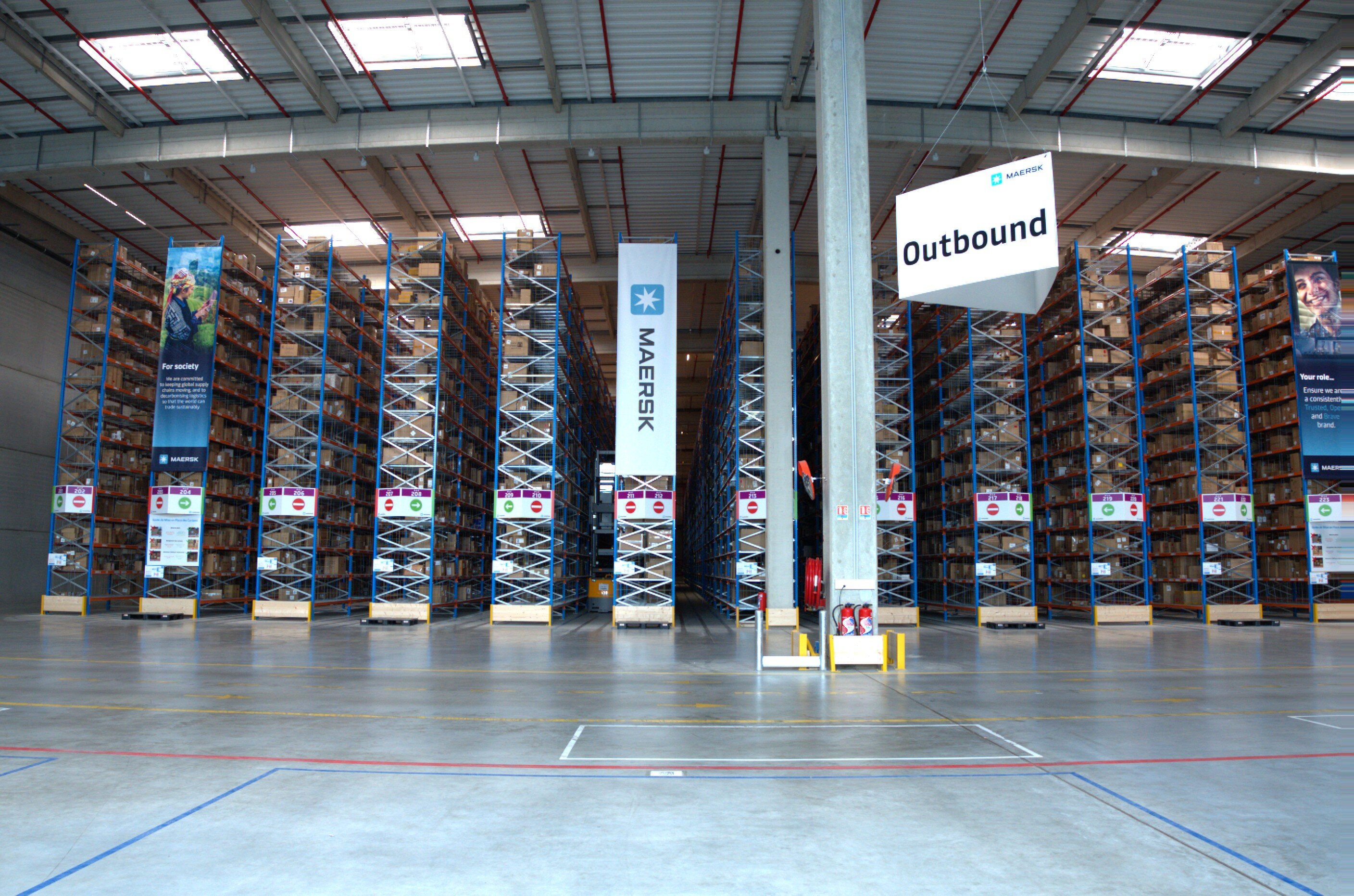  Le site de Denain totalise pas moins de 100 000 m2 de surface et se divise en 16 cellules de 6 000 m2. Plus de 150 000 colis y sont réceptionnés chaque semaine - © D.R.