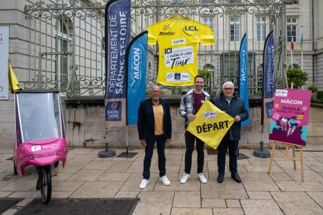 Le Smiiile Mobility Tour à Mâcon avec le cycliste Pierre-Luc Perichon et les élus locaux - ©&amp;#160;Mondial Relay @unoeilaverty