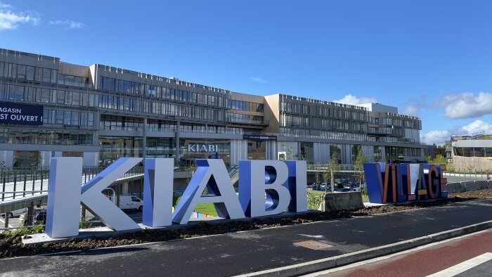 Kiabi Village, nouveau siège qui réunit les 1 000 collaborateurs des différentes entités du groupe. - © D.R.