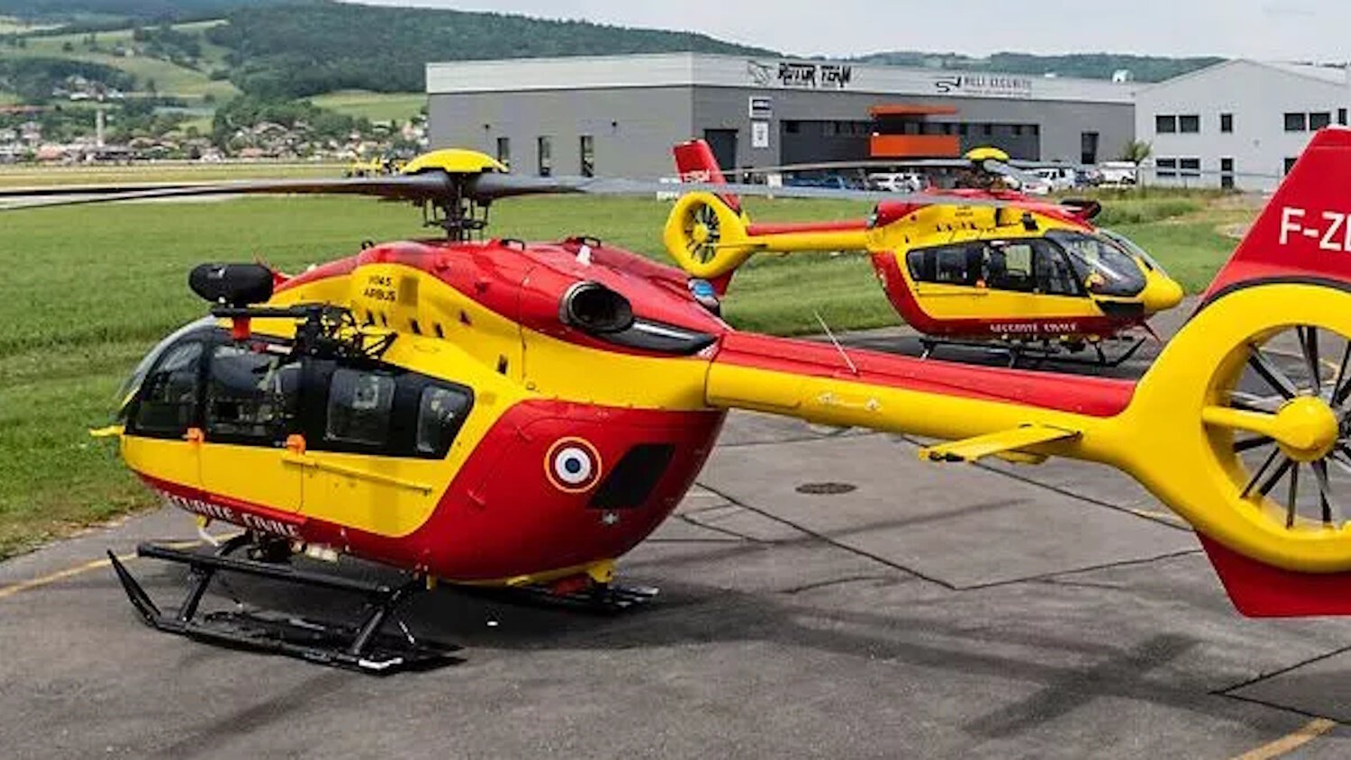 La sécurité civile concourt à la protection de la vie humaine, intégrant notamment les pompiers.  - © MIOM / Sécurité civile / B. Guerche