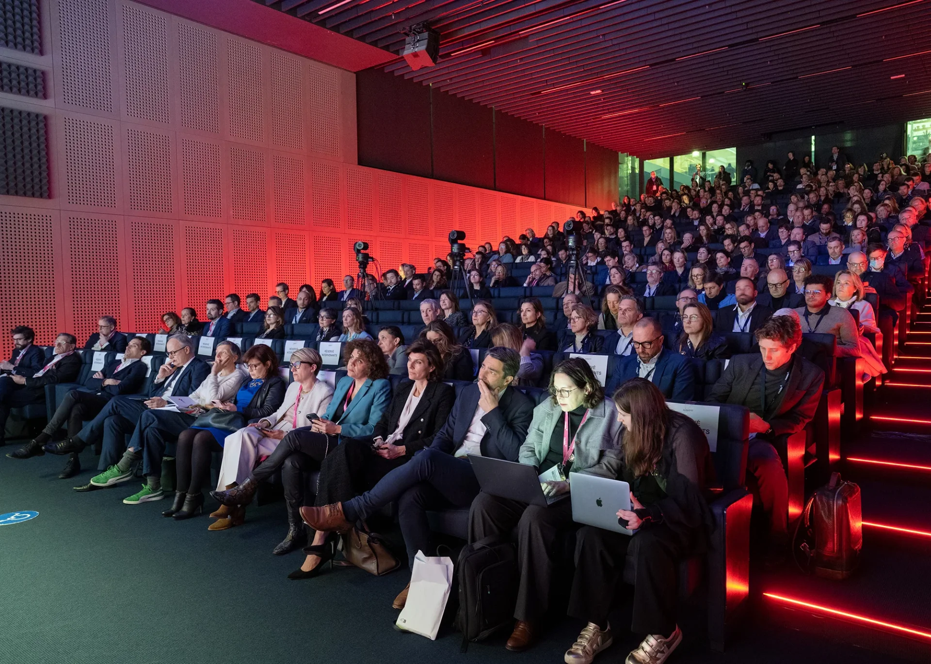 Salle de conférence remplie