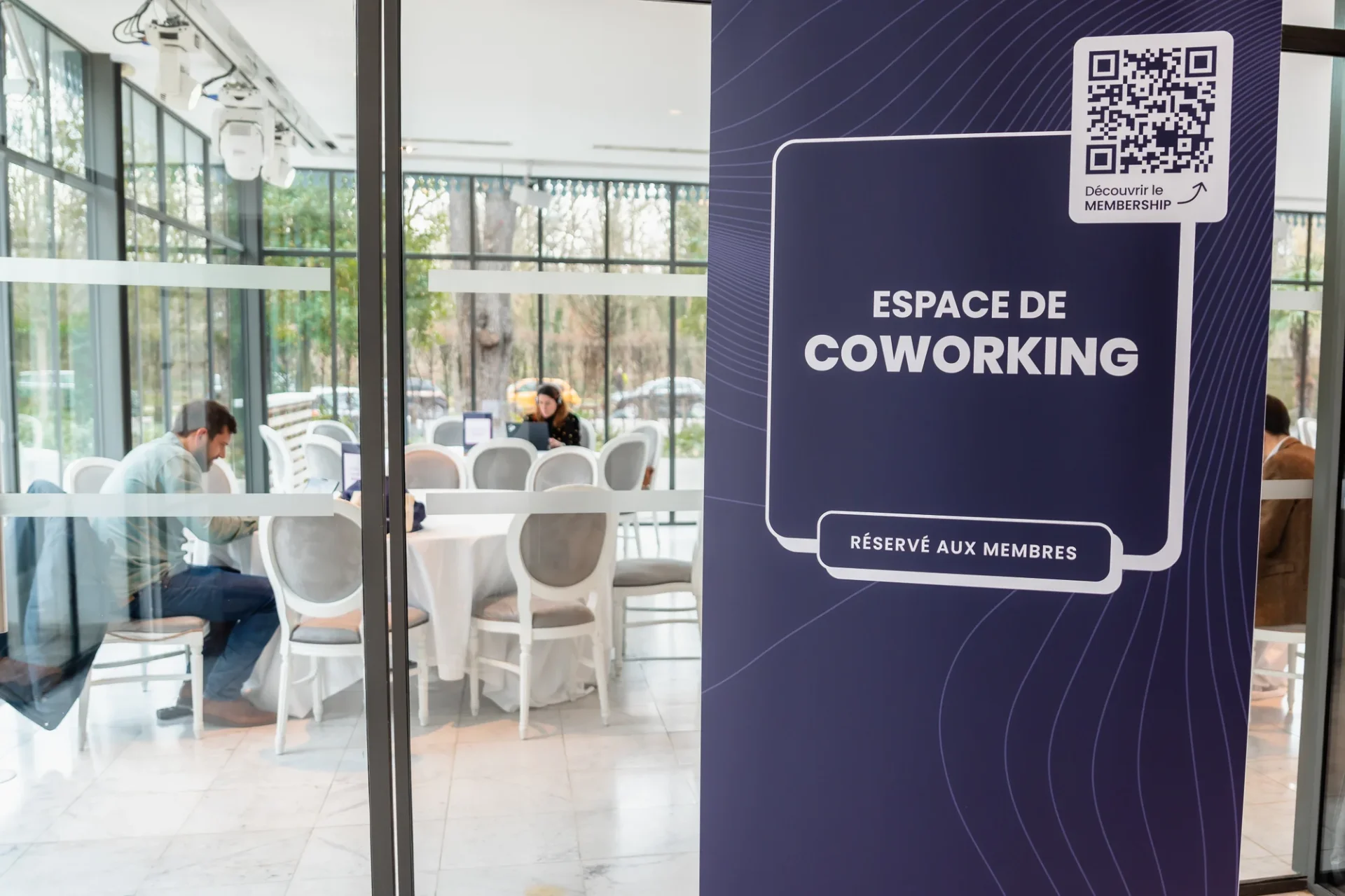 Espace Coworking Membres — votre espace de travail au cœur du HUBFORUM